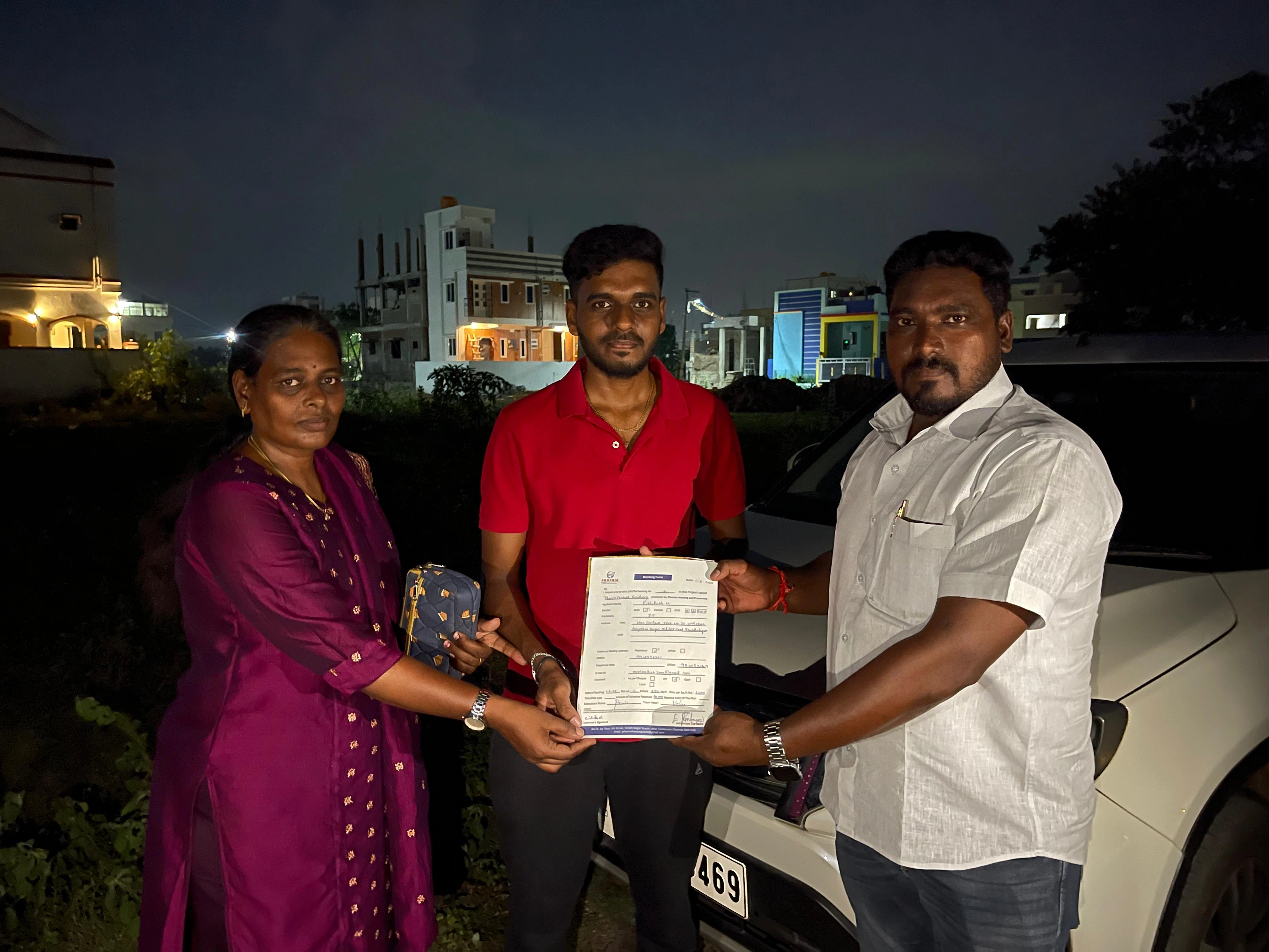 Plot For Sale in Mudichur